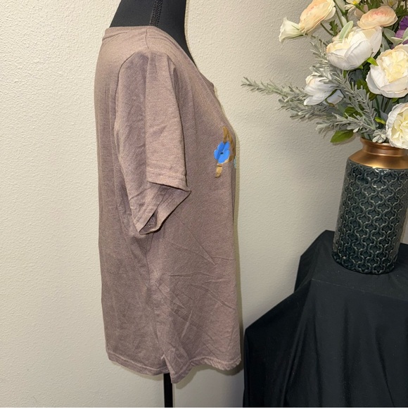 Aéropostale Sport Floral Logo V-Neck Tee Taupe Brown Size 1X - Picture 4 of 6